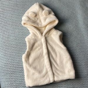 Carter’s Toddler Girl  Lightweight Sleeveless Cozy Cream Vest Size 18 months